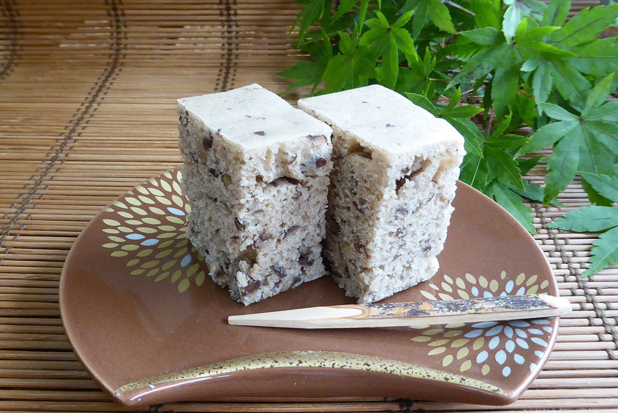 栗入り小鹿をお皿に盛った写真。